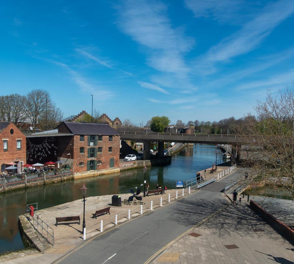 3, The Dolphin, 49 Quay Street - Stunning Apartment - Quintessential - Quay Views - Sleeps 2-4 People Newport  Exteriör bild
